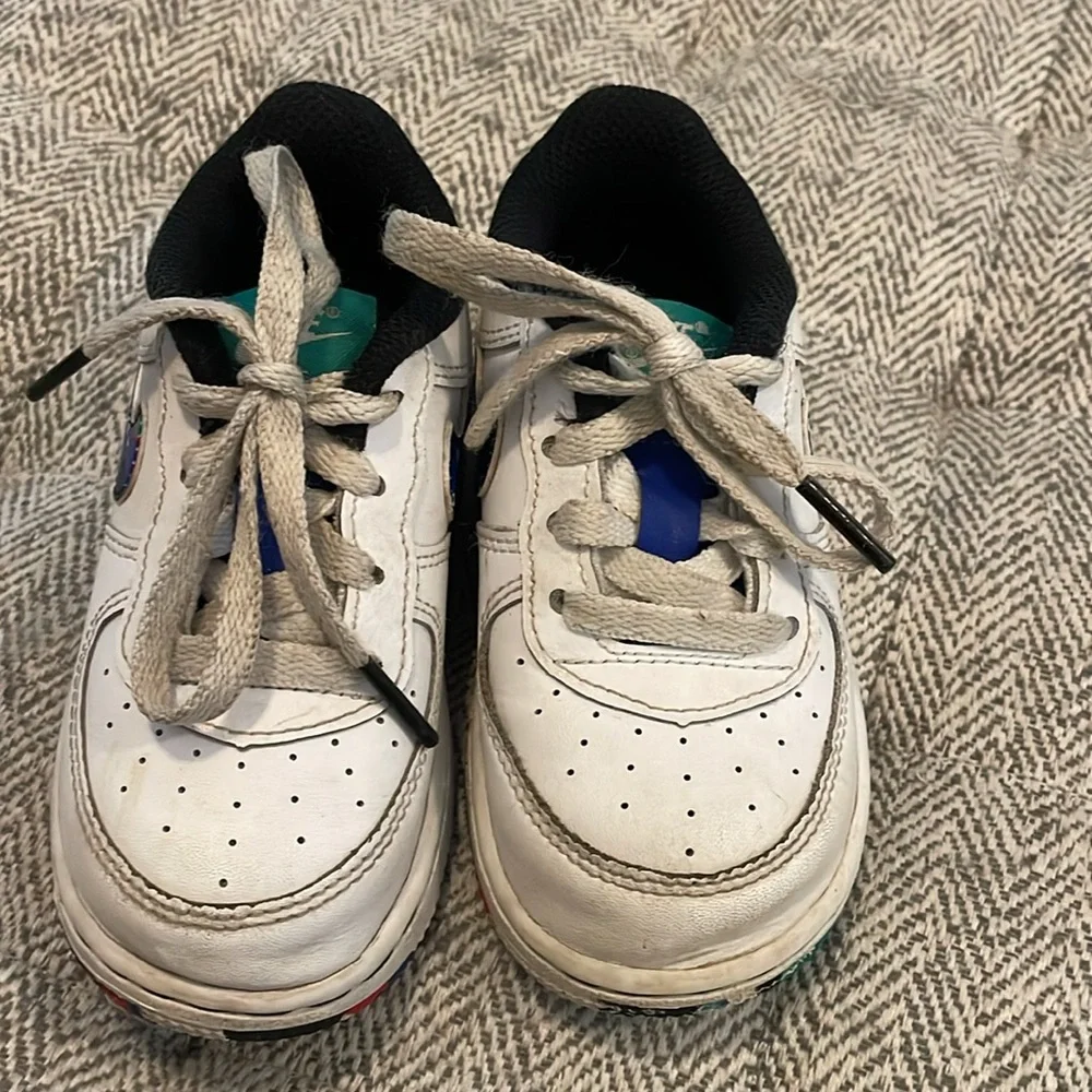 Nike “melted crayon” Force 1 size 7